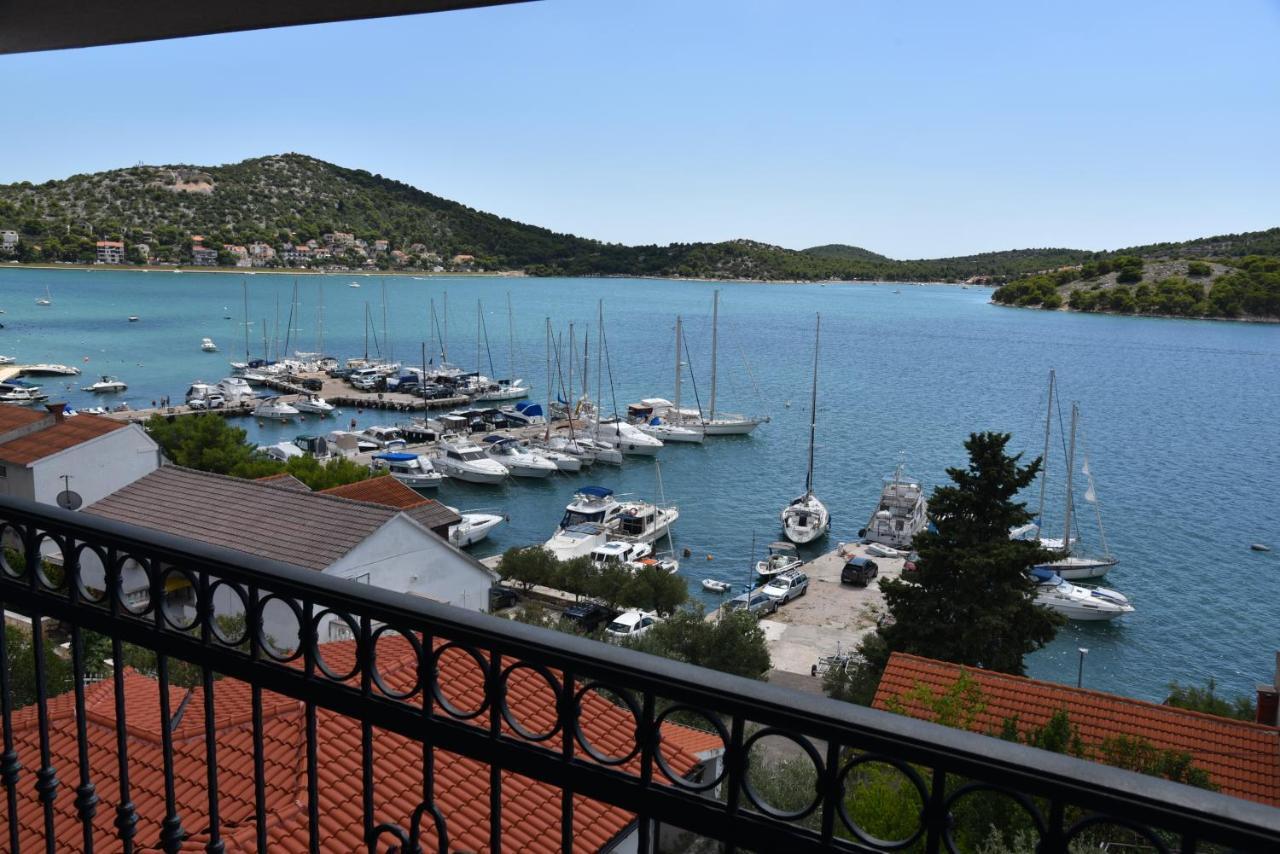 Villa Pina Appartment Chantos Tisno Εξωτερικό φωτογραφία